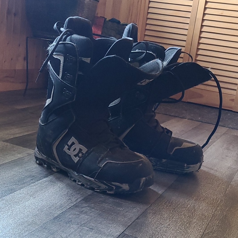 Snow boots